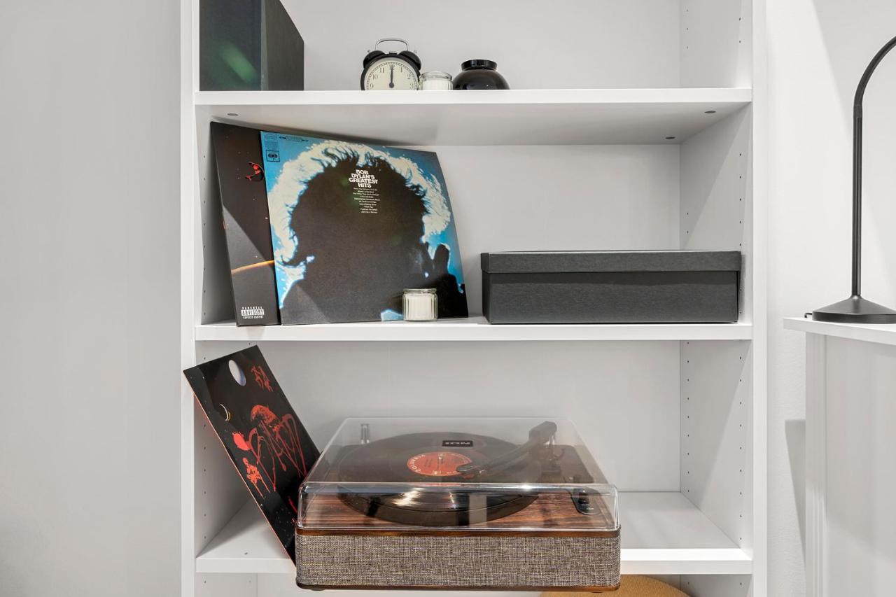 Vibestudio 303 - Central - Ac - Near Parking Apartment *